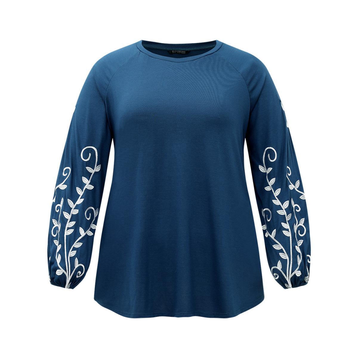 Plus Size Floral Embroidered Contrast Raglan Sleeve T-shirt DarkBlue Women Elegant Elastic cuffs Silhouette Floral Print Round Neck Dailywear T-shirts BloomChic 28/5X Product Image