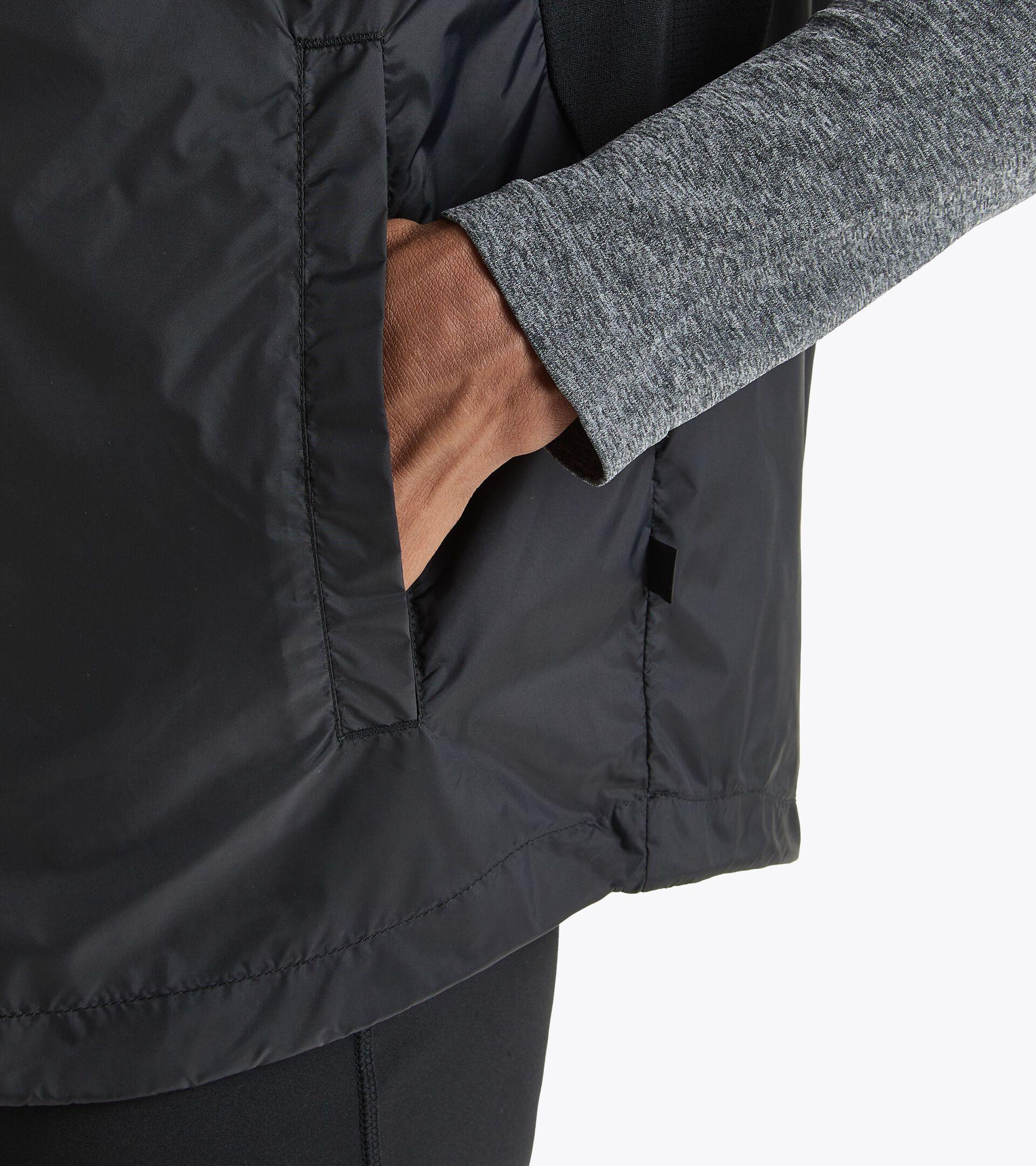 PACKABLE VEST Product Image