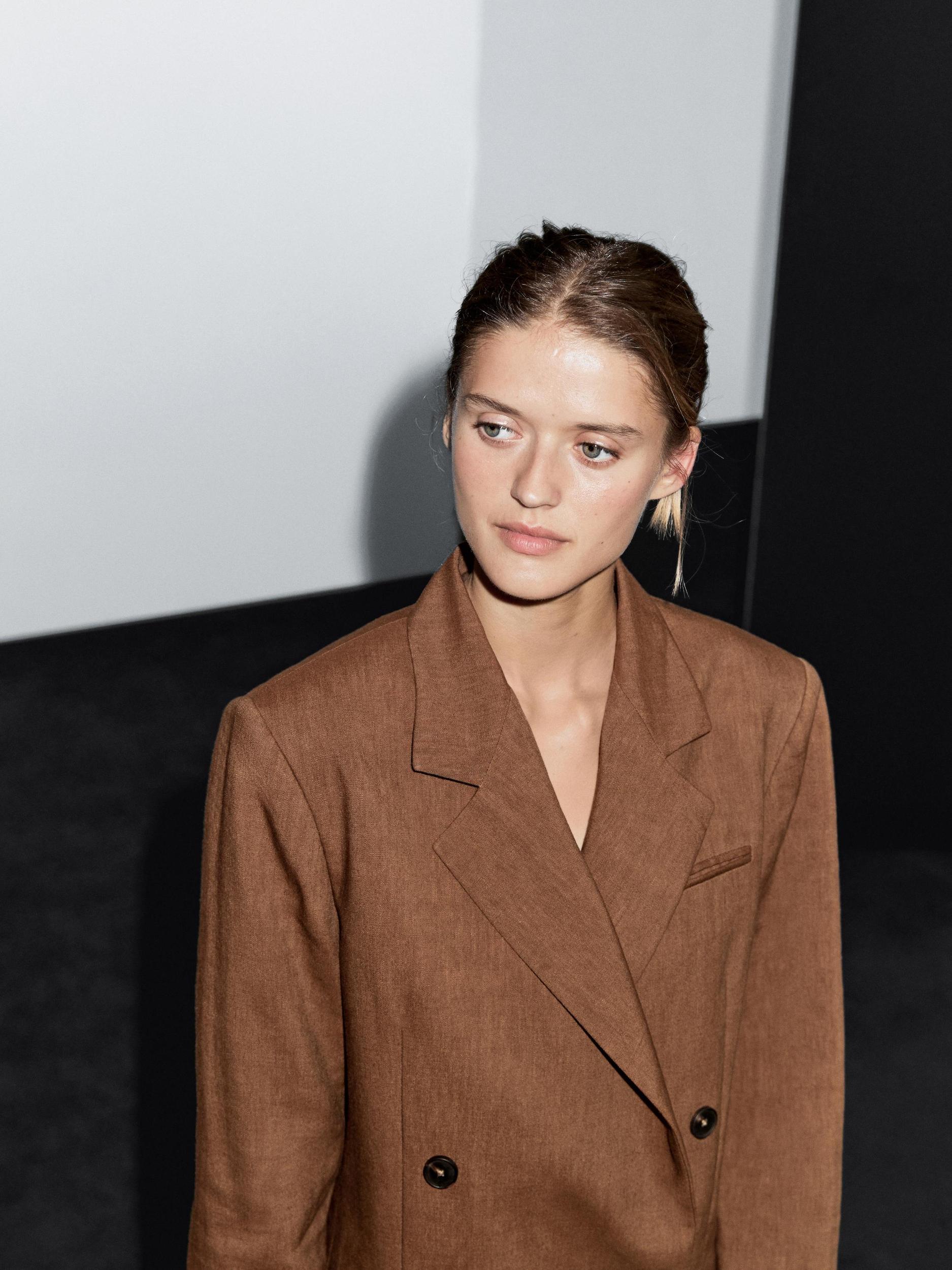 Double-breasted linen blend blazer Product Image