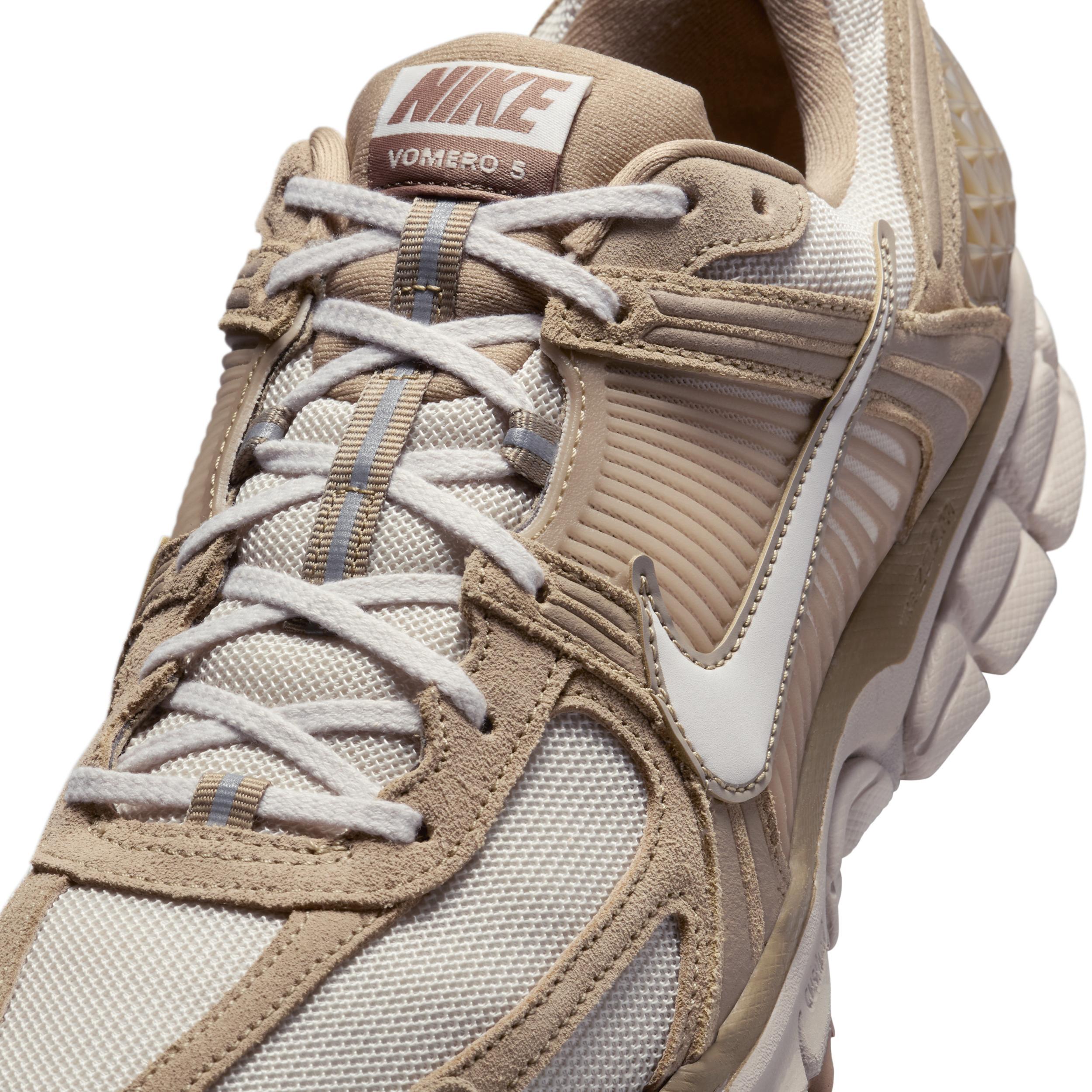 Nike Men's Zoom Vomero 5 Shoes Product Image