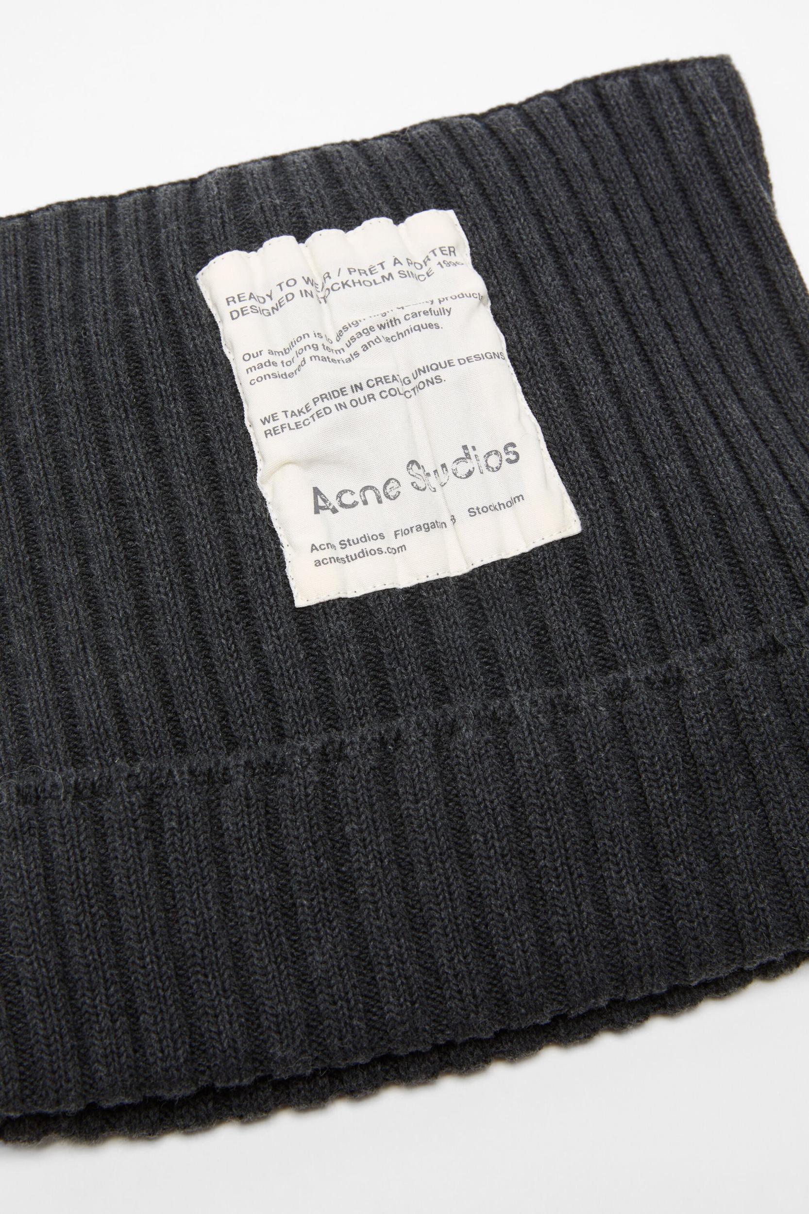 Ribbed square beanie Product Image