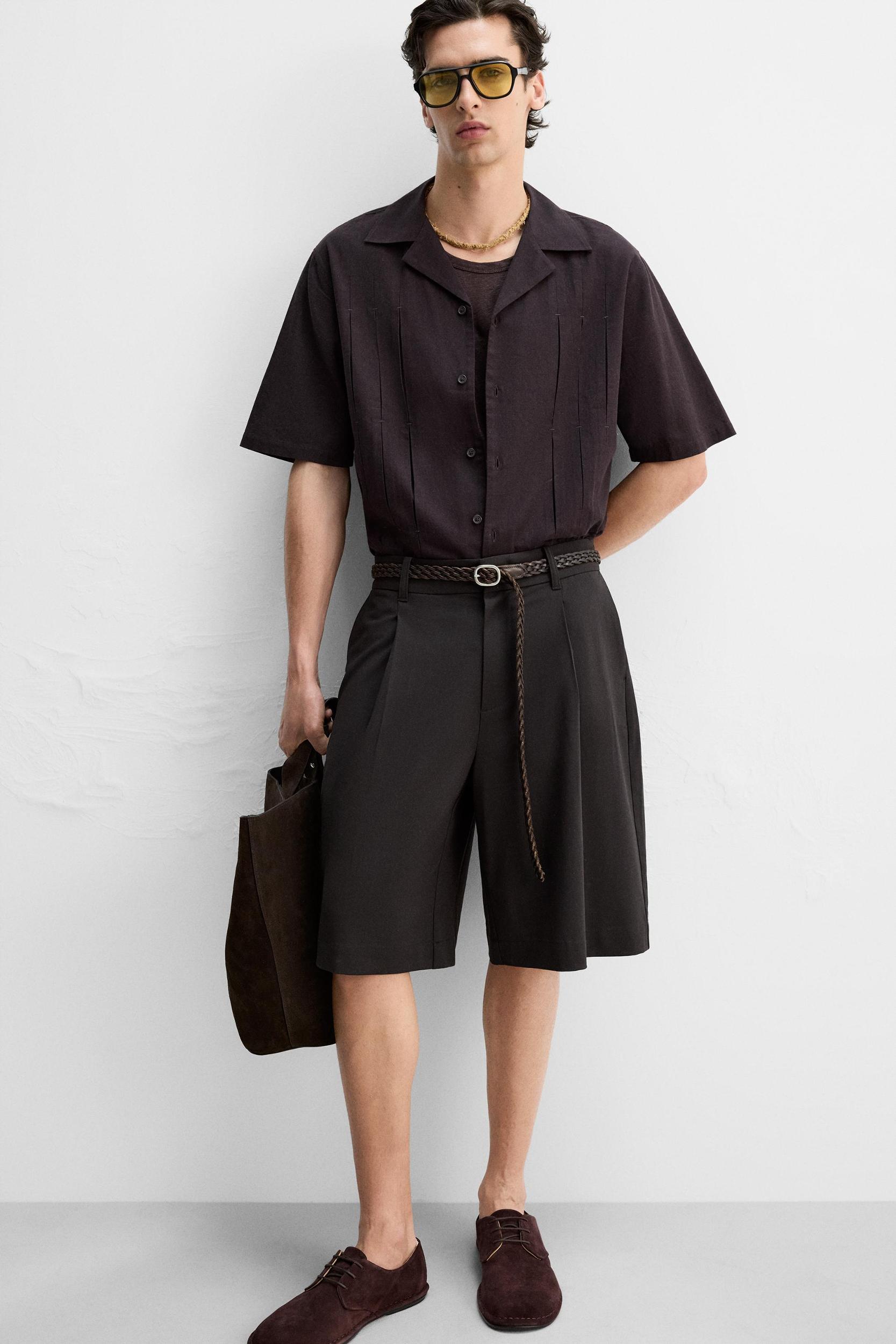 RELAXED FIT PLEATED SHORTS Product Image