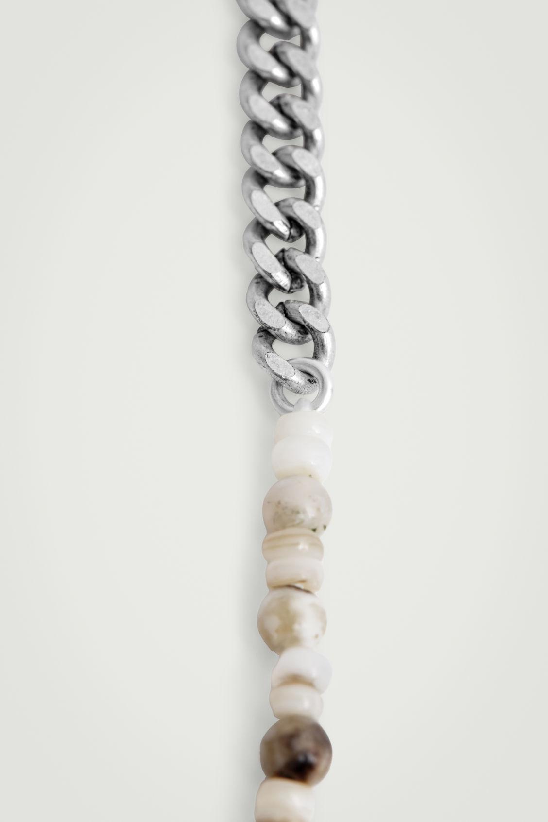 STONE AND SHELL CHAIN NECKLACE Product Image