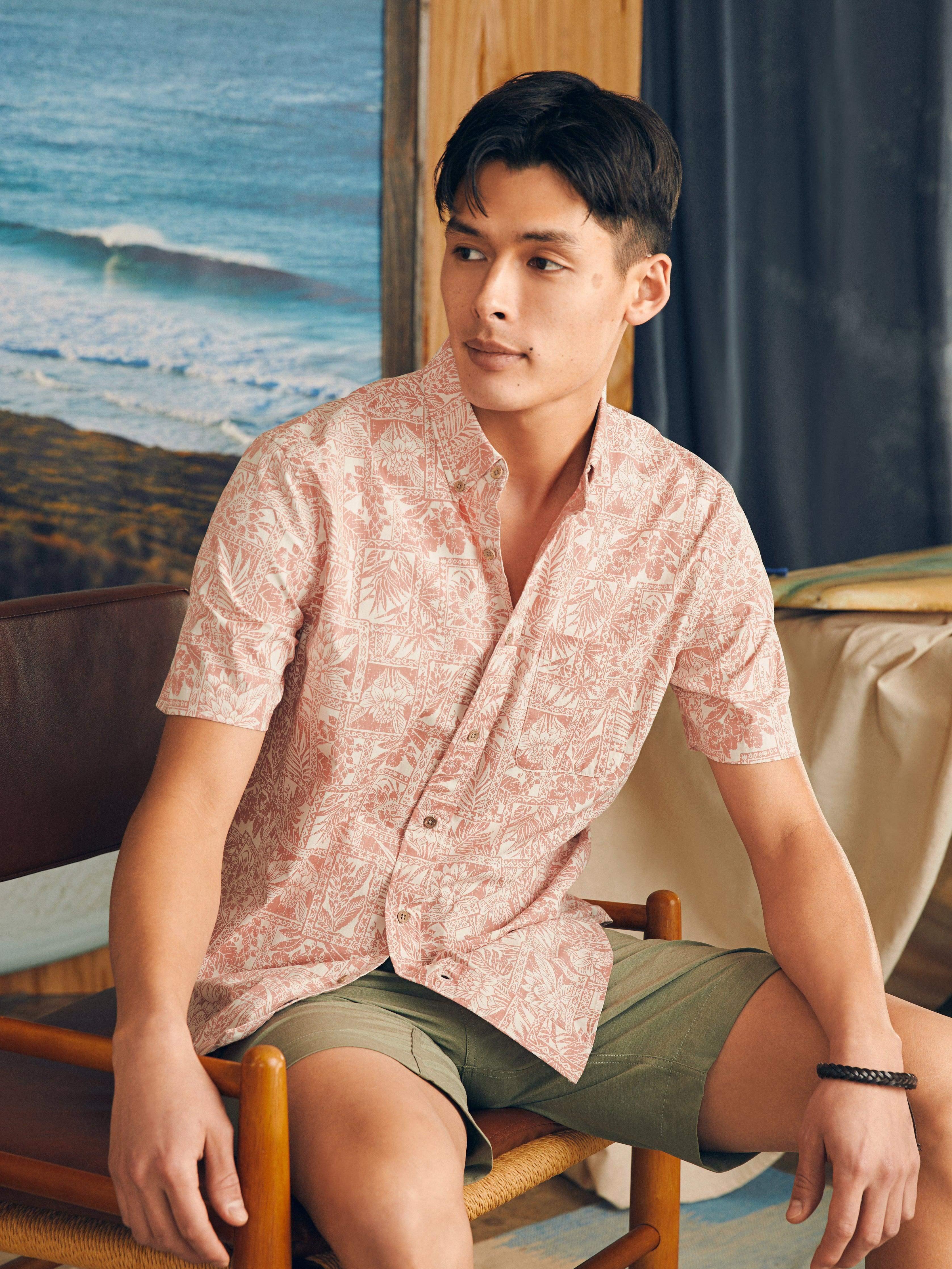 Short-Sleeve Stretch Playa Shirt - Coral Tile Print Male Product Image