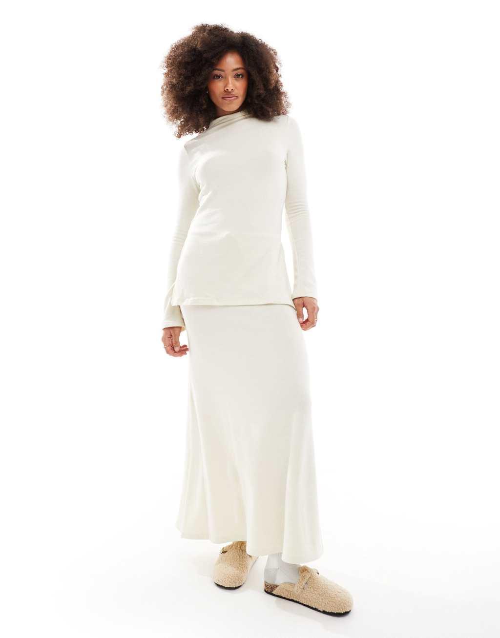 Vero Moda mix and match supersoft maxi skirt in cream Product Image