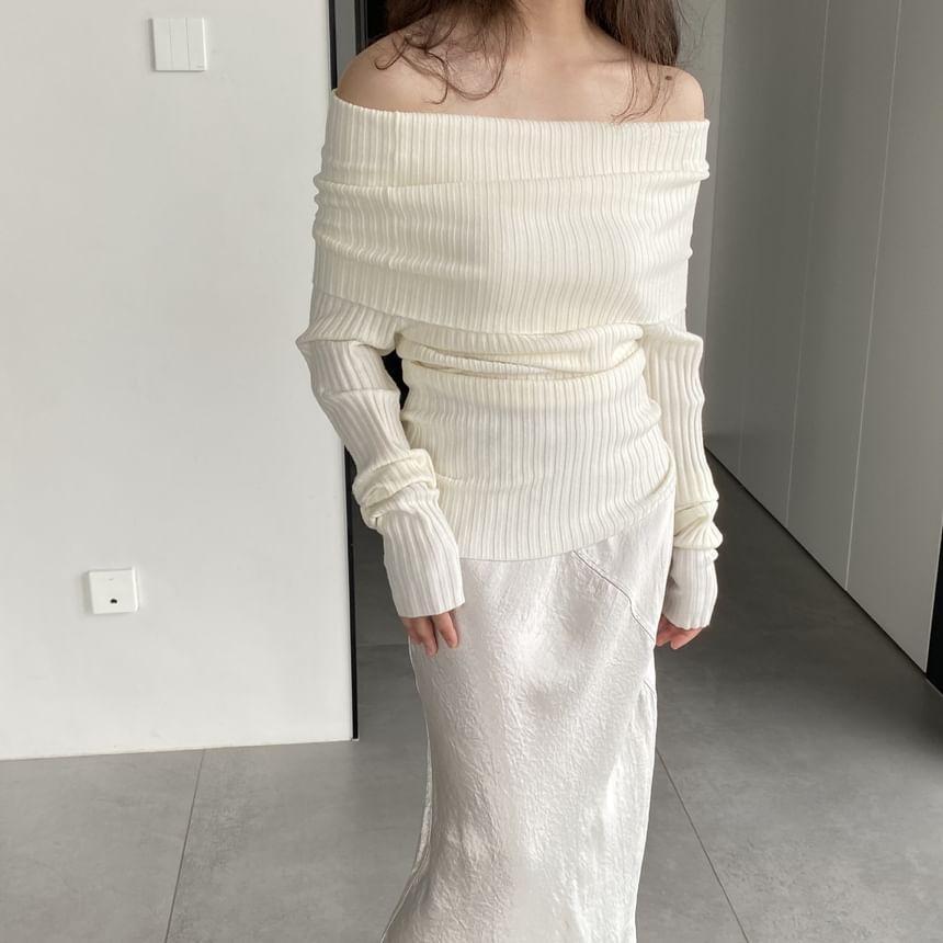 Long-Sleeve Off-Shoulder Plain Ribbed Sweater Product Image