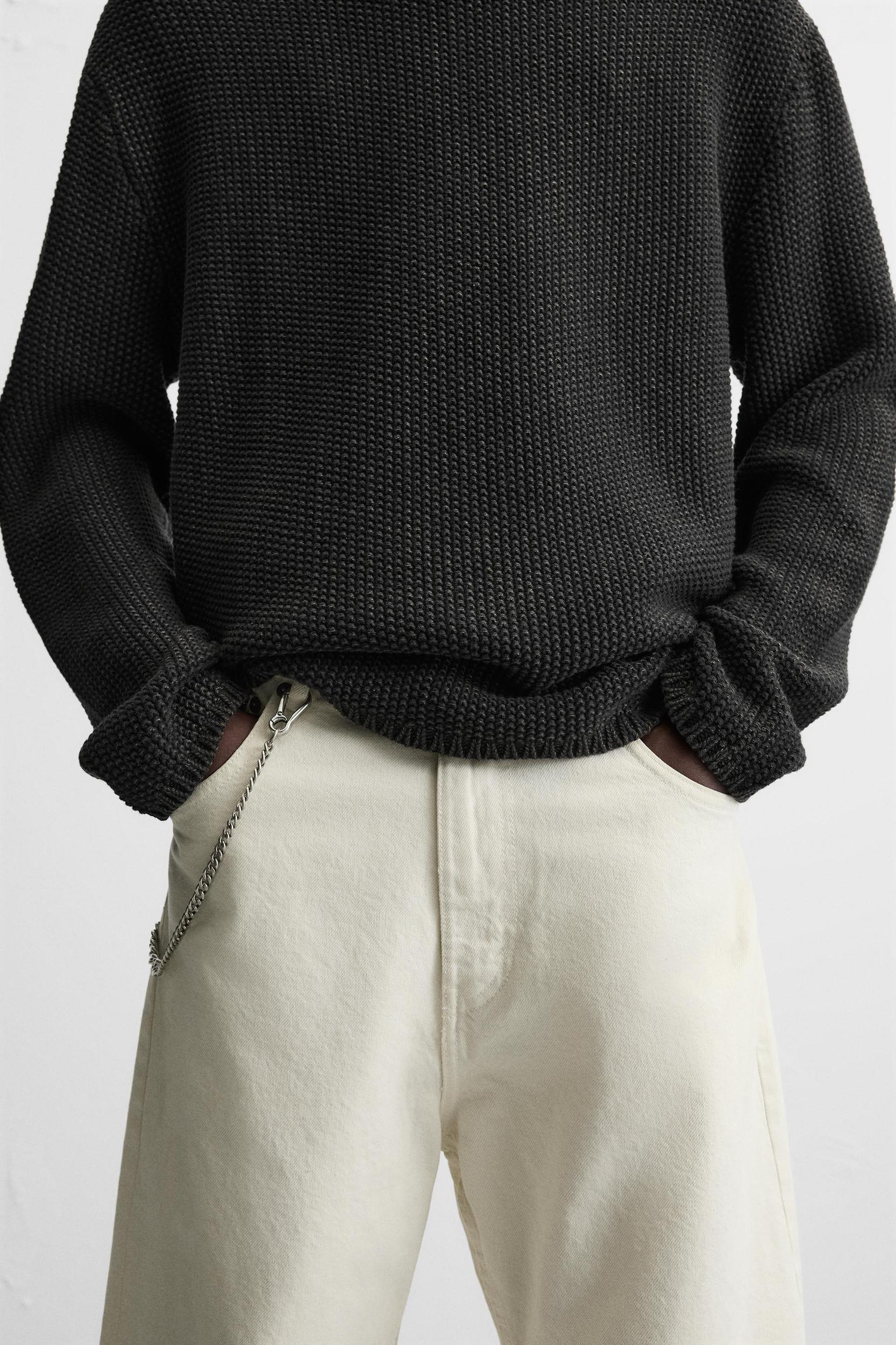 RELAXED FIT SWEATER Product Image