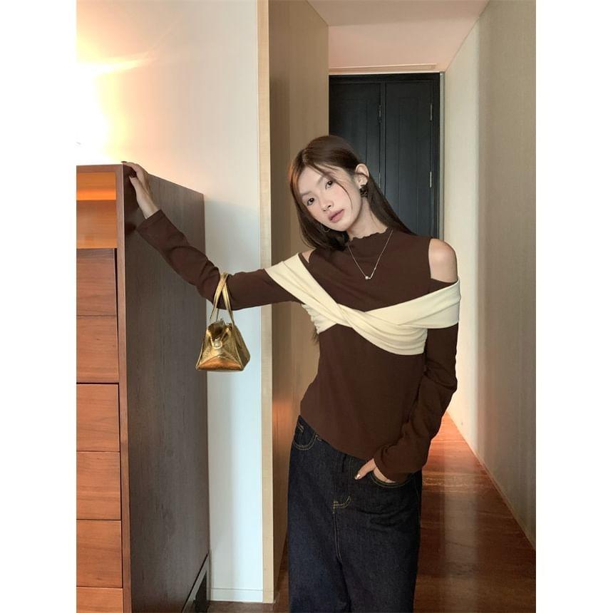 Long-Sleeve Mock Neck Cold Shoulder Two Tone Twisted Slim Fit Top Product Image